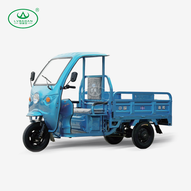 Farm Uses Electric Cargo Tricycles With Roofs